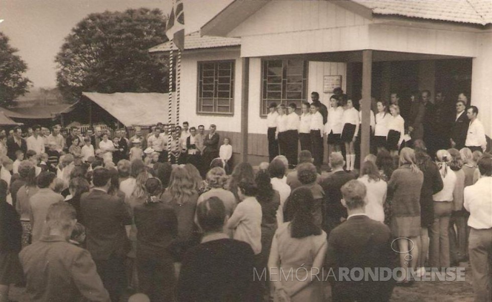 || Outro aspecto da inauguração da Escola Municipal Pedro Álvares Cabral. 
Imagem: Acervo Jorge Pedro Freitag - FOTO 7 - 