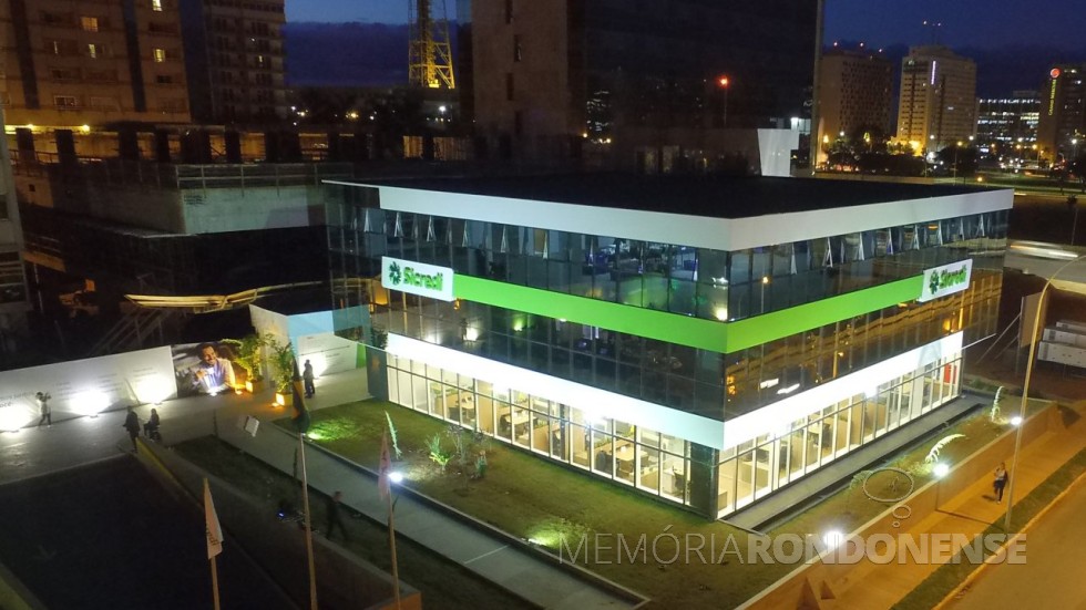 || Vista externa da 1ª agência do SICREDI em Brasília, Capital Federal, inaugurada em abril de  
Imagem: Acervo Sicredi - FOTO 7 - 