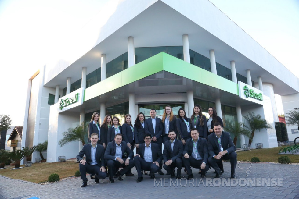 || Corpo de funcionários da agência Entre Rios do Oeste revitalizada, esta em 2019.
Imagem: Acervo Sicredi Aliança PR/SP - FOTO 20 -