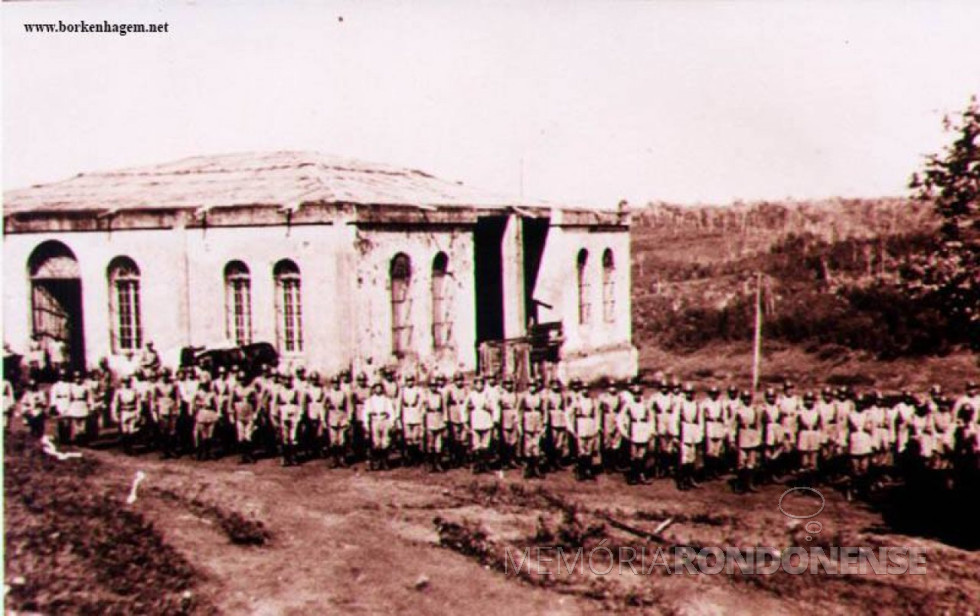 || 1ª guarnição da Colônia Militar de Foz do Iguaçu.
Imagem: Acervo Waldir Guglielmi Salvan, de Foz do Iguaçu - FOTO 2 -