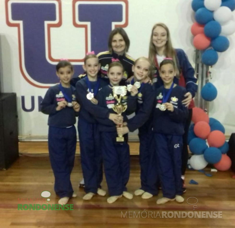 || Equipe pré-infantil nível II do Colégio Cristo-Rei que conquistou o 1º lugar geral do Campeonato Paranaense de Ginástica Rítimica 2015 da categoria.
Imagem: Acervo Colégio Cristo-Rei - FOTO 11 -