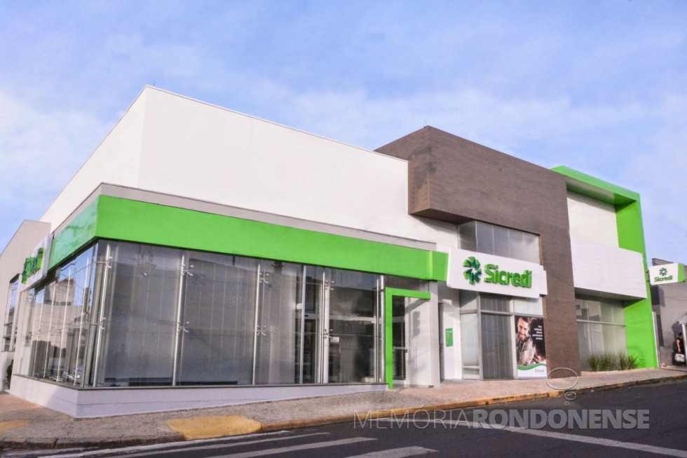 || Agência da Sicredi Aliança PR/SP, da cidade de Barretos, com a sua nova identidade visual externa, em dezembro de 2018.
Imagem: Acervo da Cooperativa - FOTO 15 -