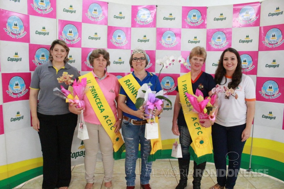 || Rainha e princesas dos Comitês Femininos da Copagril eleitas no encontro anual na cidade de São José das Palmeiras, em outubro de 2017.
Imagem: Acervo  Imprensa Copagril - FOTO  23 - 