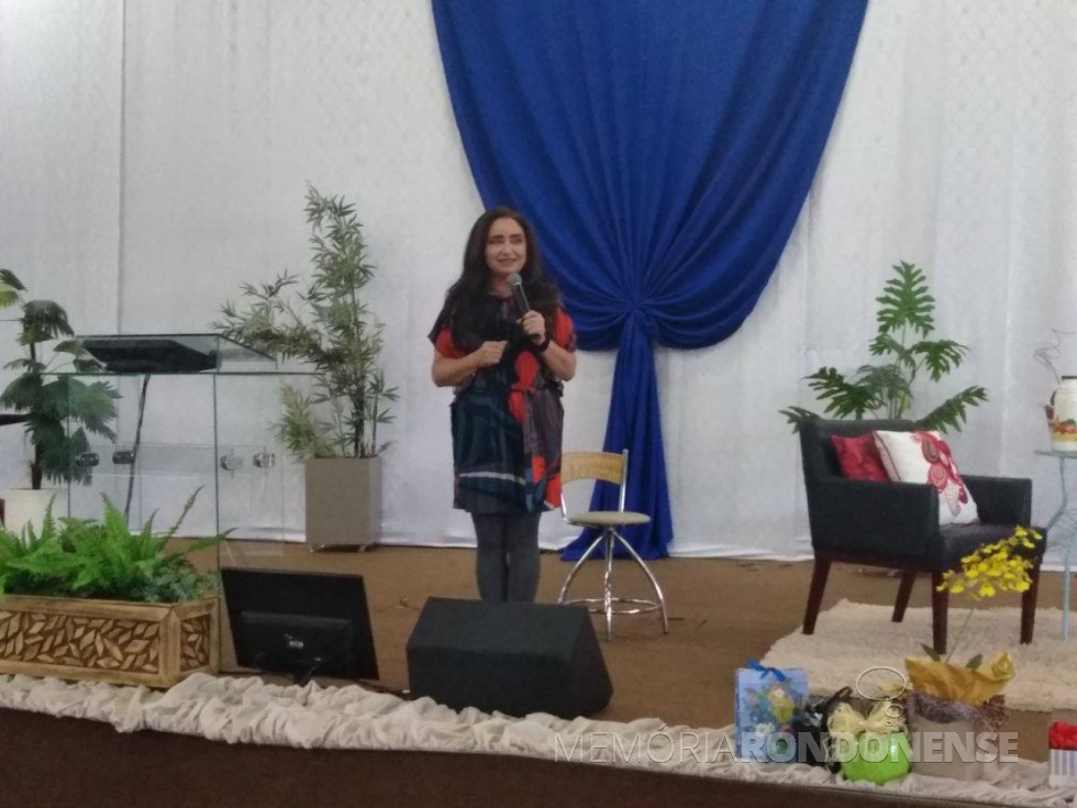 || Professora Olinda Guedes em sua palestra durante a Semana Pedagógica 2018, em Marechal Cândido Rondon, em fevereiro de 2018. 
Imagem: Acervo Imprensa PR-MCR - FOTO 21 - 