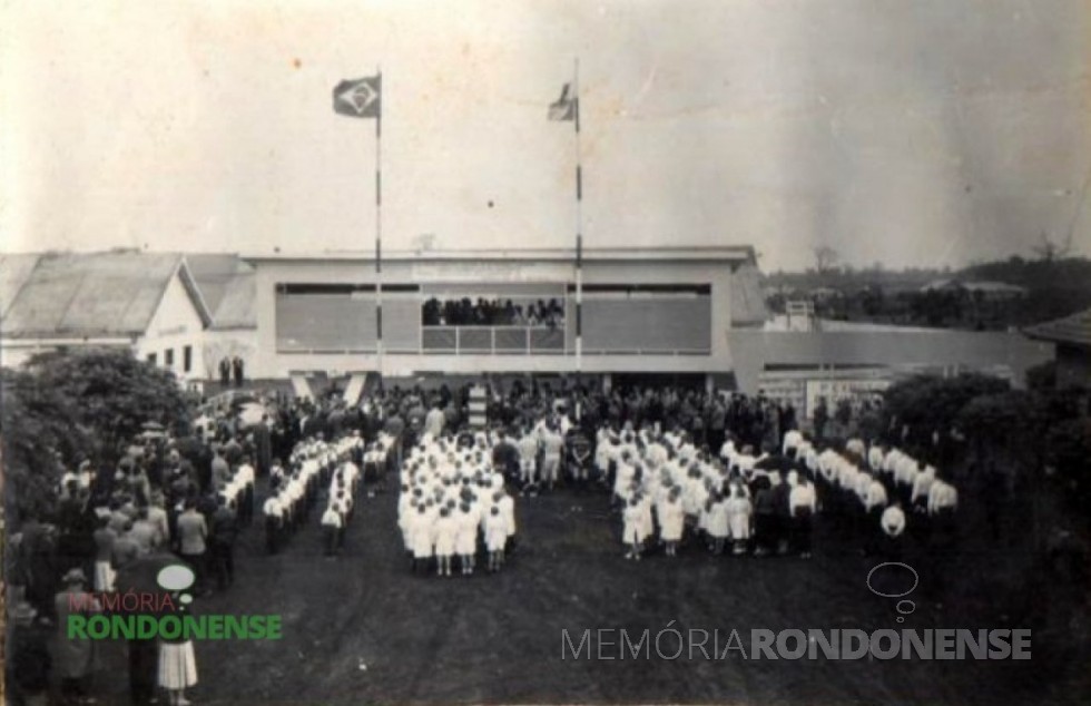 || Abertura oficial da 1ª Exposição Agropecuária de Toledo, realizada na então Vila de General Rondon, de 1º a 08 de Setembro de 1958. 
Imagem: Acervo Memória Rondonense