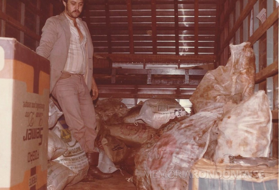 || Donativos carregados em caminhão-baú para serem transportados a Guaíra.
Imagem: Acervo Memória Rondonense - FOTO 6 -