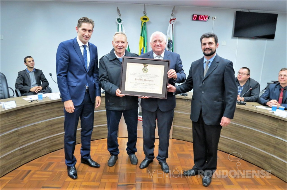 || Outorga do título de cidadão honorário de Marechal Cândido Rondon a Luiz Pedro Massignani. 
Da esquerda a direita: prefeito municipal Marcio Andrei Rauber, homenageado, vereador Pedro Rauber e vereador Adriano Backes. 
Imagm: Acervo da CM - MCR - Crédito: Cristiano Marlon Viteck - FOTO 12 - 