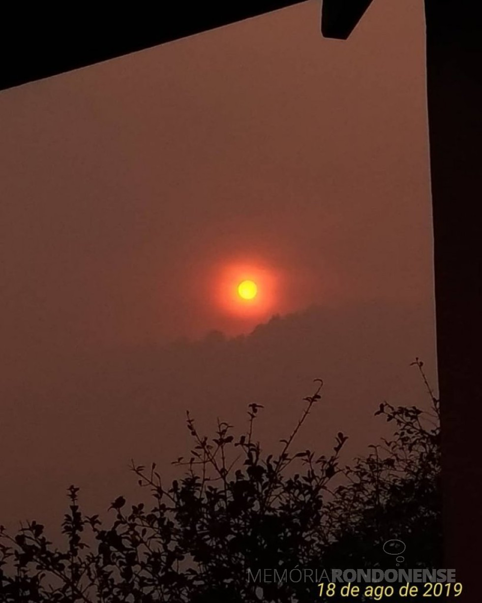 || Sol a tarde em Marechal Cândido Rondon encoberto pela fumação oriundo do incêndio no Parque Nacional da Ilha Grande. 
Imagem: Acervo Luciano Palagano - FOTO 21  -