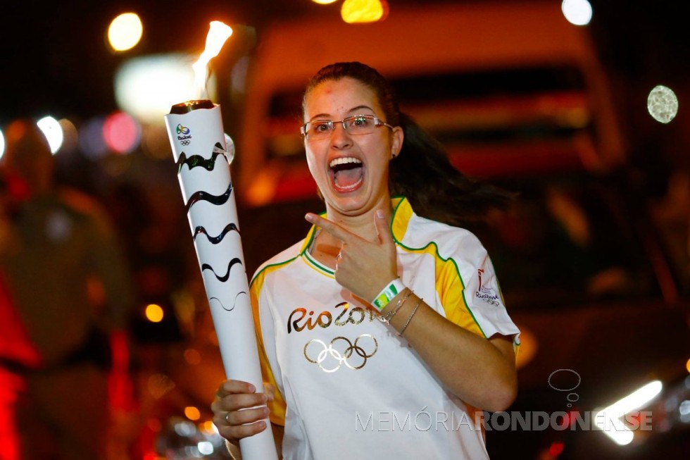 || Ariel Linhares de Oliveira, a terceira rondonense a conduzir a tocha olímpica da Olimpíadas Rio de Janeiro 2016. 
Imagem: Acervo pessoaL - FOTO 8 -