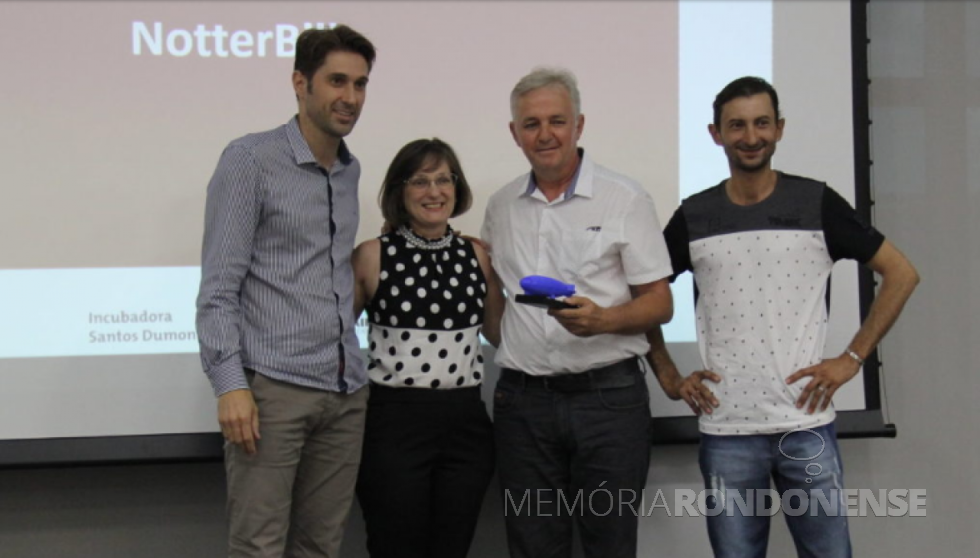 || Casal de empresários Elaine Márcia e Waldemar Notter e o empresário Luiz César Billi protagonistas do projeto Notter Bill, junto com o prefeito municipal de Marechal Cândido Rondon, Marcio Andrei Rauber (e) durante a solenidade de anúncio dos projetos vencedores 2018 da Incubadora Santos Dumont, em novembro de 2018. 
Imagem: Acervo O Presente - Crédito: Jaqueline Galvão/Promove - FOTO 15 -