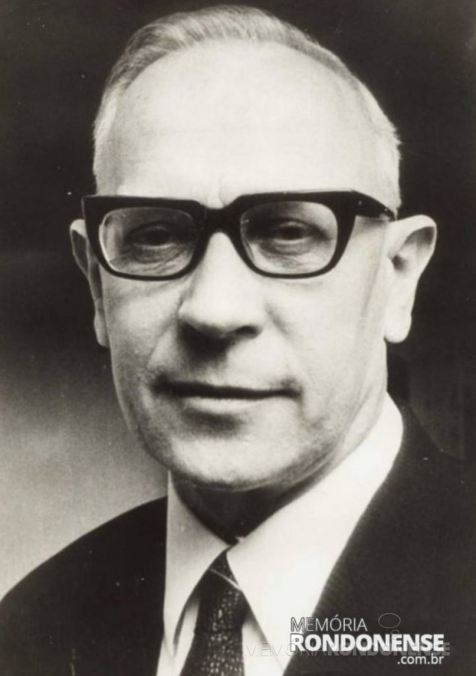 || Padre João Assmann SVD que foi o primeiro vigário da Matriz Católica Sagrado Coração de Jesus, de Marechal Cândido Rondon, ordenado em agosto de 1938.
Imagem: Acervo Miguel Fernandes Reichert - FOTO 2 -