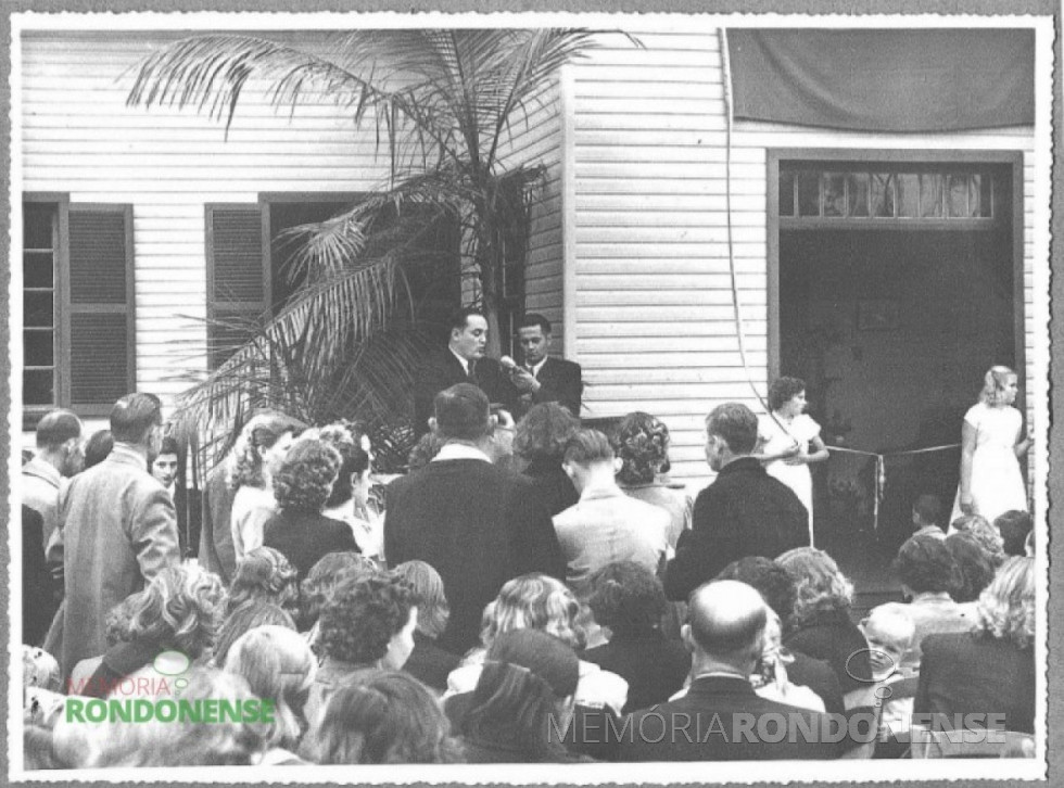|| Dr. Friedrich Rupprecht Seyboth discursando na solenidade de inauguração do Hospital e Maternidade Filadélfia, em julho de 1954.
Imagem: Acervo da Família Seyboth - FOTO 4 -