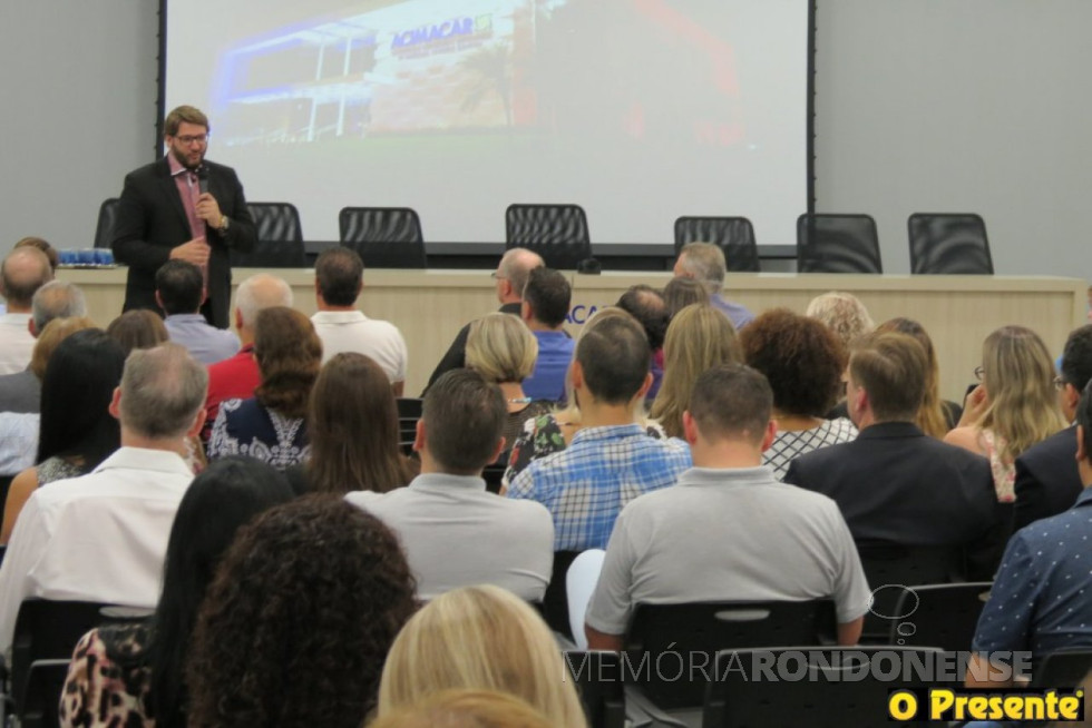 || Evandro Razzato em sua palestra no evento de posse do Codemar, em abril de 
Imagem: Acervo O Presente  - FOTO 13 - 