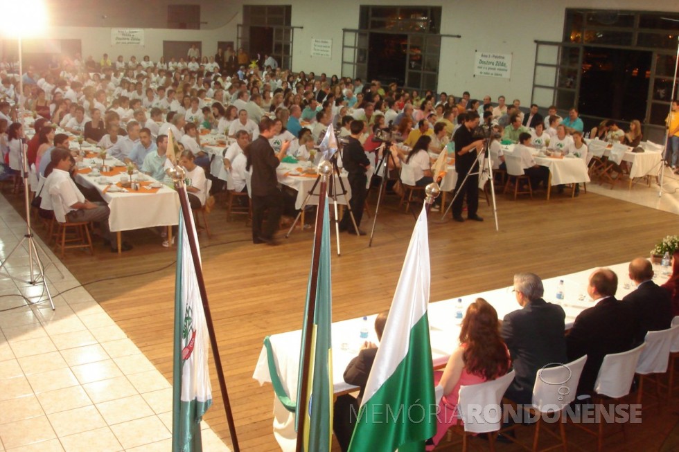 || Vista do público presente à Sessão Solene de outorga do título da Cidadã Honorária de Marechal Cândido Rondon à senhora Zilda Arns Neumann - FOTO 10 - 