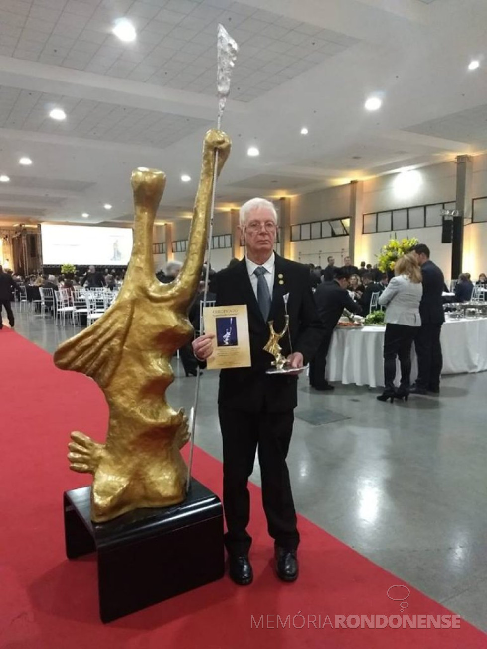 || Empresário rondonense Orlando Miguel Sturm laureado com o troféu