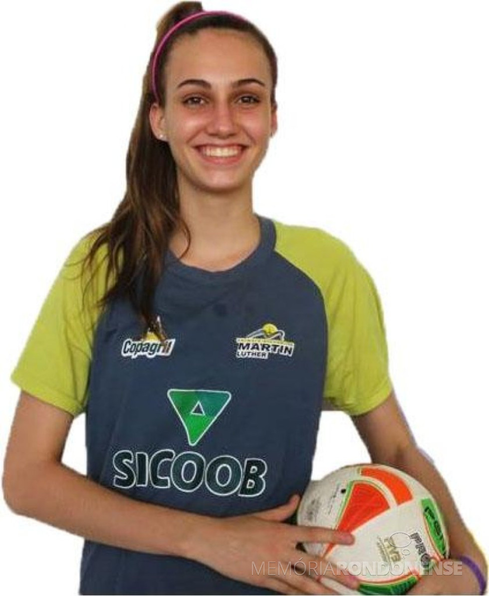 || Atleta rondonense Larissa Besen, integrante da Seleção Brasileira Vôlei Sub 18, que atuou como titular da equipe em agosto de 2017.
Imagem: Acervo O Presente - FOTO 17-