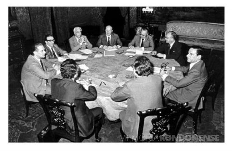 || Comissão Mista Brasil-Paraguai discutindo o documento final da