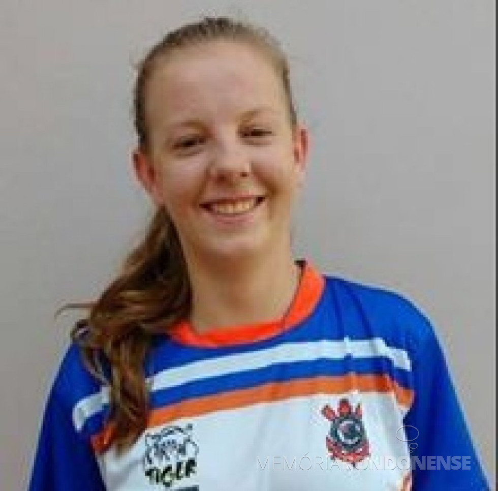 || Atleta rondonense de futsal Maria Luísa Schmidt  contratada pela equipe do Corinthians, de São Paulo, para a disputa da temporada de 2017. 
Imagem: Acervo O Presente - FOTO 11 -