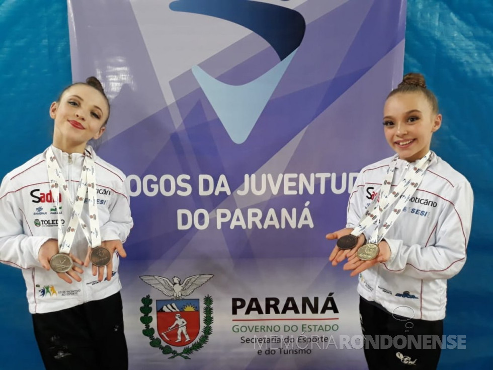 || Fernanda Heinemann (d), medalhista de ouro no aparelho maças e 3º lugar no individual geral, ao lado de Ana Júlia Oldoni, 2º lugar no aparelho maças e 3º no aparelho mãos livres.
Imagem: Acervo PM - Pato Bragado - Crédito: Eliane Cargneletti Torres - FOTO 21  -