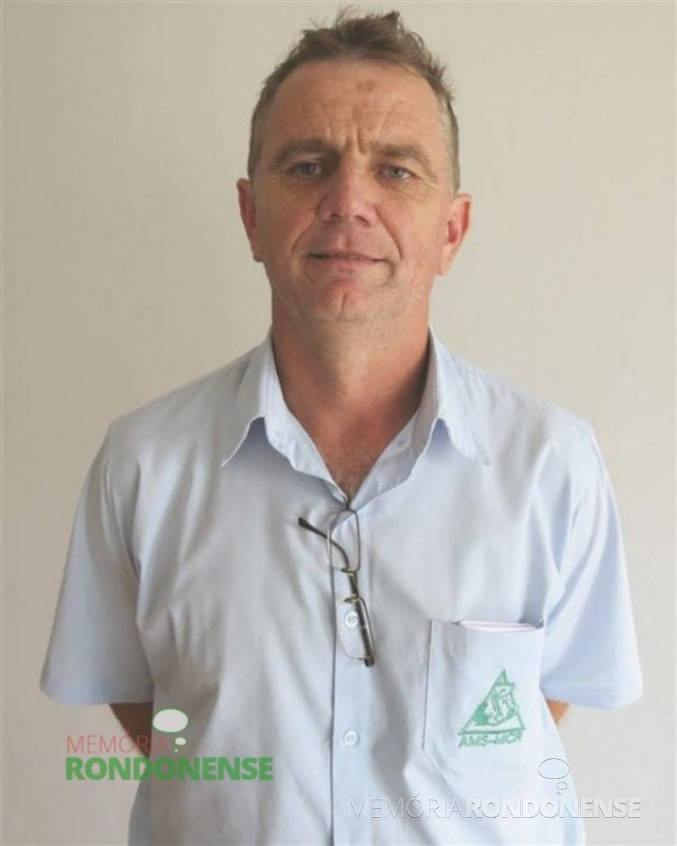 || Suinocultor Sérgio Luiz Barbian, reeleito para a presidência da Associação Municipal de Suinocultores de Marechal Cândido Rondon - AMS-MCR, para o biênio 2016/2017.
Imagem: Acervo O Presente - FOTO 14 -