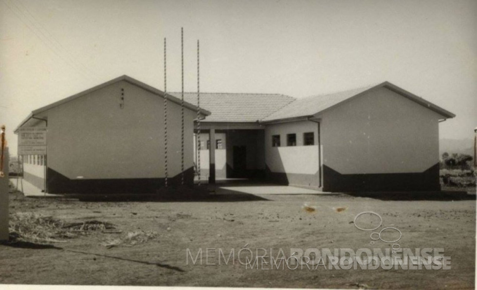 || Grupo Escolar Comandante Luiz Augusto de Moraes Rego na data em que ficou pronta a sua construção.
Imagem: Acervo Fundo Fotográfico de Marechal Cândido Rondon - FOTO 15 -