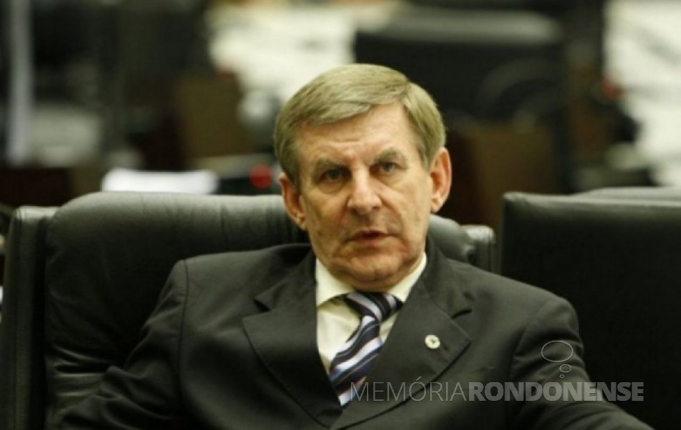|| Deputado Estadual Elio Lino Rusch, que assumiu a presidência do Diretório Estadual do DEMOCRATAS/PR, em agosto de 2011.
Imagem: Acervo Gazeta do Povo - FOTO 22 –