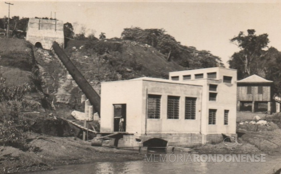 || Usina hidrelétrica construída no Rio Guaçu, inaugurada em dezembro de 1960.
Imagem: Acervo Alfredo Bausewein - FOTO 1 -