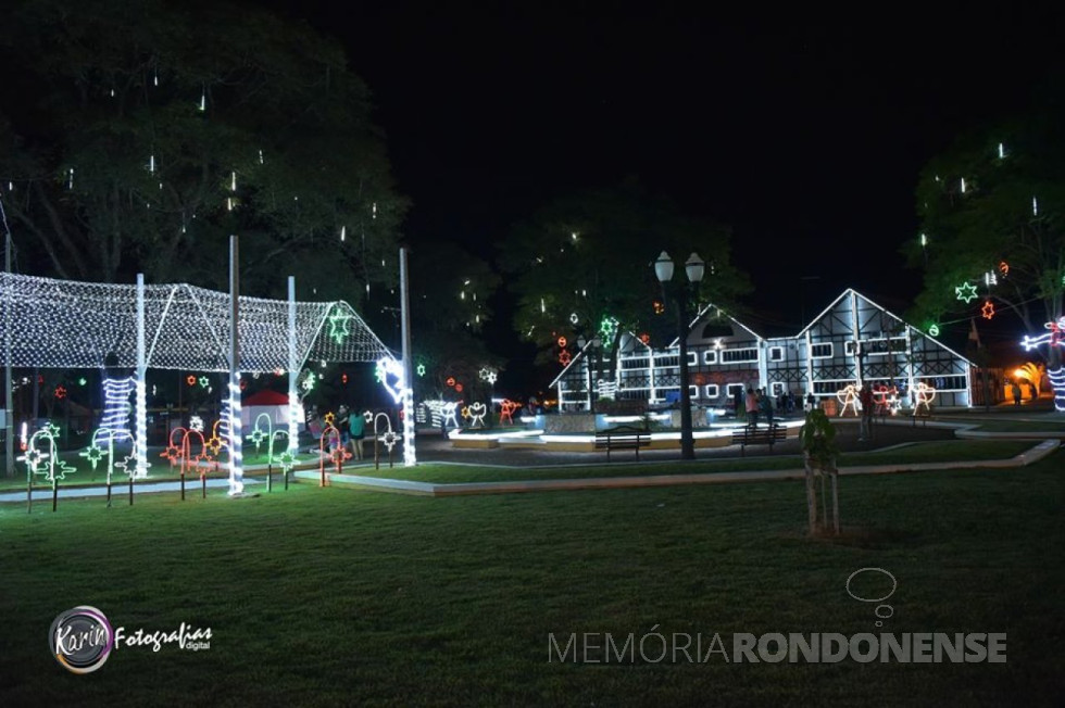 || Ornamentação natalina da Praça Cristo Rei, de Quatro Pontes, em 2017.
Imagem: Acervo Imprensa - PM - Quatro Pontes - FOTO 14 -
