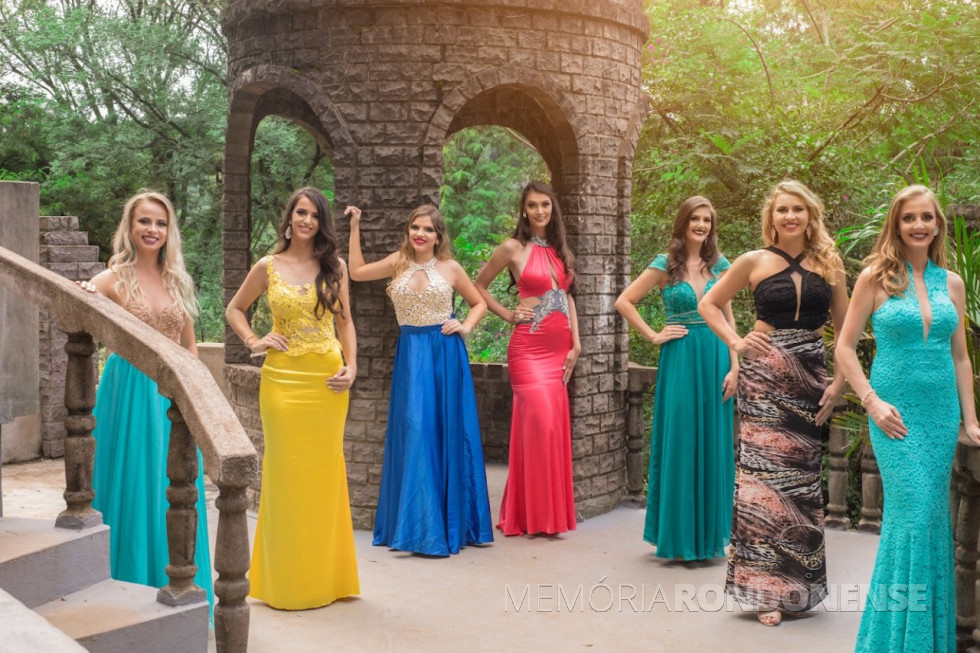 || Candidatas ao 17º Concurso de Miss Pato Bragado. Da esquerda à direita: Valéria Weiler, Amanda Luana Borger, Madalena Blatt Grando, Louise Anderson Eggers Schnieder, Mirelly Bianchini, Daiana Niederle e Eliana Mallmann. 
Imagem: Acervo Imprensa - PM Pato Bragado - FOTO 15 -