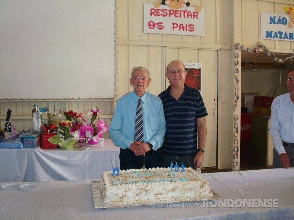 || Pastor Guilherme Lüdke (em memória), na comemoração do seu 103º aniversário, na cidade Marechal Cândido Rondon, em companhia de Matias Graff .
Imagem: Acervo Matias Graff