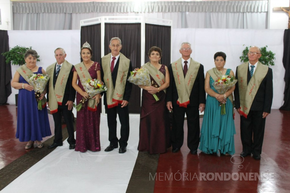 || Gessi Wndling e Ervino Friske, 2º casal Miss e Mister 2017; Maria e José Burg, casal Miss e Mister; Vanilda e Mario Weber, casal Miss e Mister Simpatia; e Maria Pessoa Schug e Osvaldo Liebsch, 3º casal Miss e Mister, da esquerda a direita.
Imagem: Acervo Prefeitura Municipal de Mercedes - FOTO 25 -
