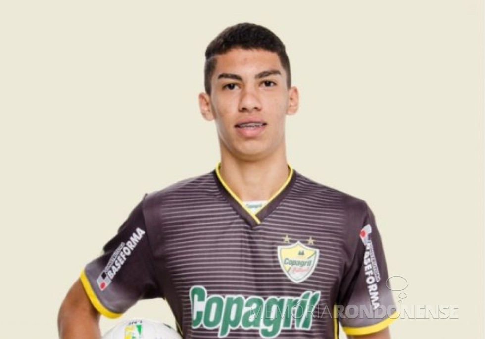 || Atleta rondonense Matheus Obina (Matheus Henrique da Cruz), contratado pelo Corinthians, da capital paulista, para sua equipe sub 20.
Imagem: Acervo OlhonaBola - FOTO 7 -