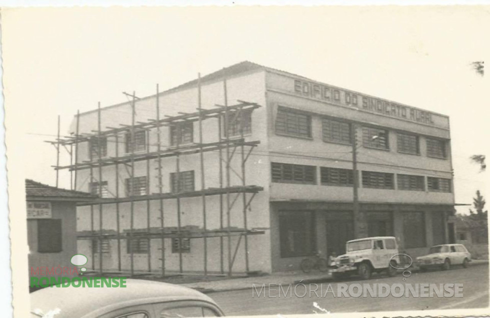 || Atual prédio do Sindicato Rural de Marechal Cândido Rondon, cuja autorização de construção foi aprovada em dezembro de 1969.
Imagem: Acervo Vilton Graff - FOTO 1 -