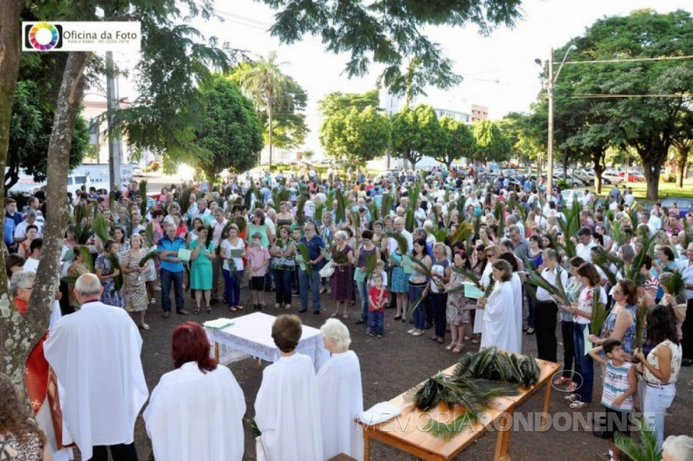 || Celebração da missa de Domingo de Ramos no pátio da Pavilhão da Matriz Católica Sagrado Coração de Jesus. Imagem: Acervo Paróquia Sagrado Coração de Jesus - FOTO 12 -