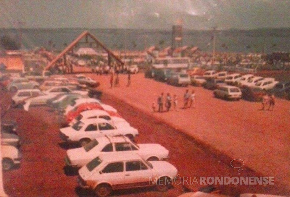 || Inauguração do Parque de Lazer Annita Wanderer, na sede distrital rondonense de Porto Mendes, em outubro de 1984.
Imagem: Acervo Dorivaldo Kist (Neco) - FOTO 7 -