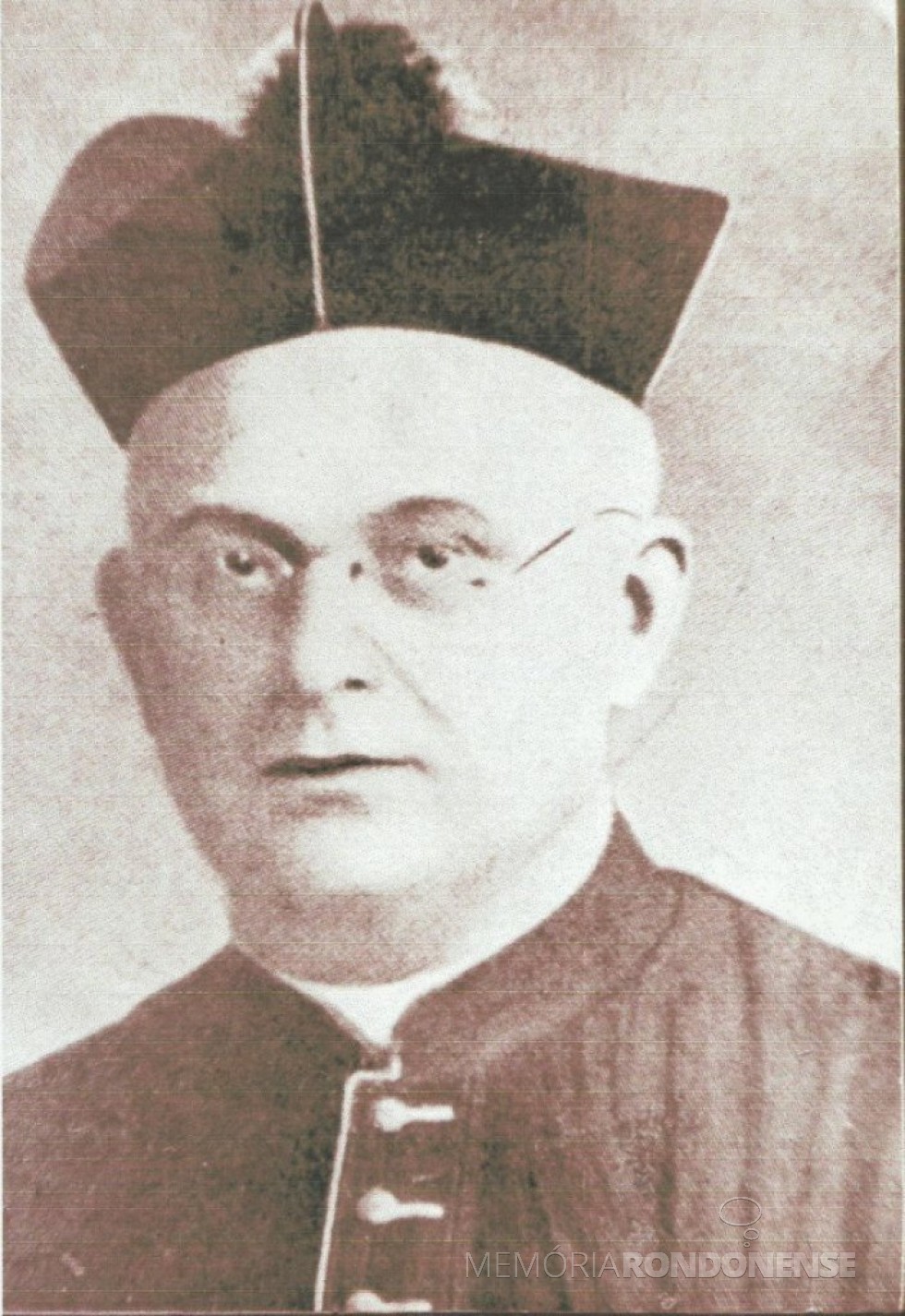 || D. Guilherme Maria Thiletzek SVD, natural da Polônia, que foi nomeado primeiro prelado da então criada prelatura católica de Foz do Iguaçu. 
Imagem: Acervo Memória Rondonense - FOTO 1 - 