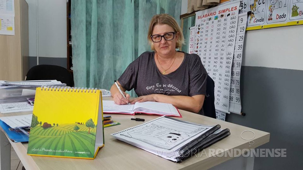 || Professora Rosicler Hansel,  eleita diretora da Escola Municipal D. Leopoldina, de Quatro Pontes, em novembro de 2018. 
Imagem: Acervo Imprensa PM-Quatro Pontes - FOTO 25 -