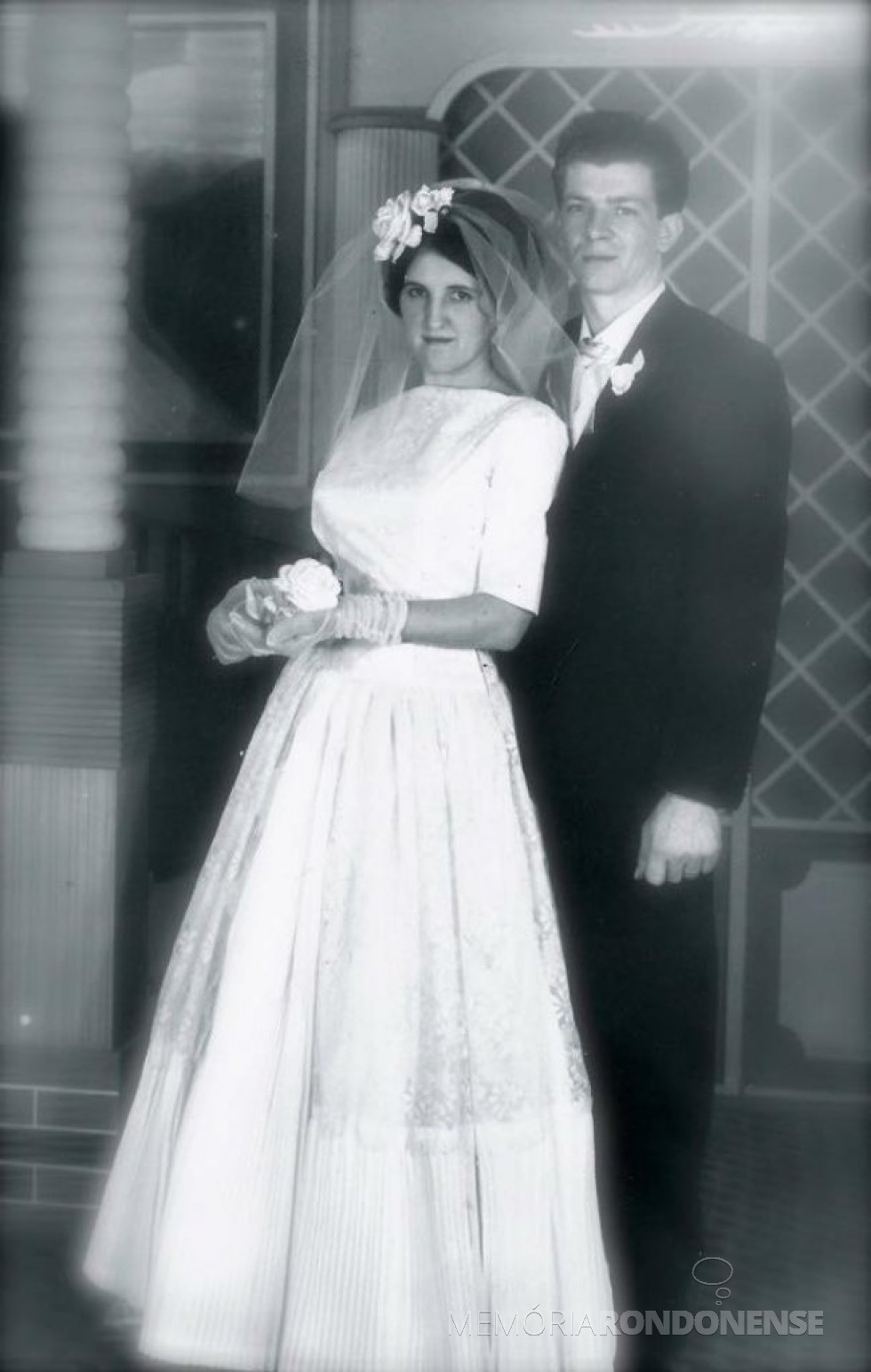 || Foto oficial do casamento de Emilia Klein e Rudi Antonio Leobet, em setembro de 1963.
Imagem: Acervo Adriana Leobet Bregoli - FOTO 2 -