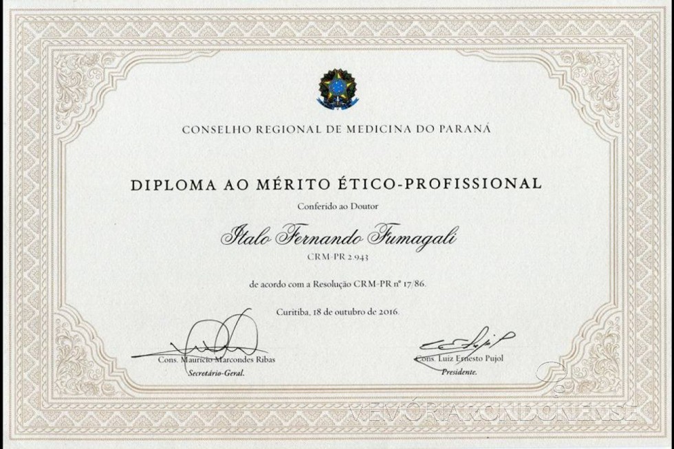 || Diploma ao Mérito Ético-Profissional recebido pelo Dr. Ítalo Fernando Fumagalli do Conselho Regional de Medicina do Paraná, em outubro de 2016. 
Imagem: Acervo pessoal - FACEBOOK - FOTO 11 - 