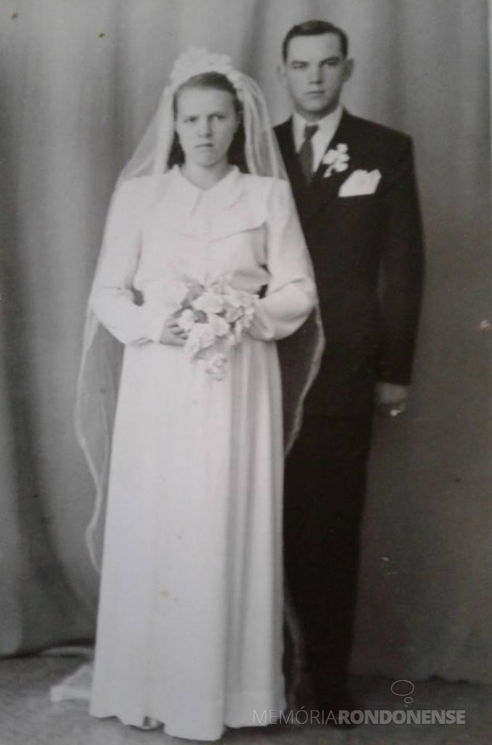 || Leonida e Ivo Krummenauer no dia de casamento, na cidade de Marcelino Ramos (RS), em maio de 1953.
Imagem: Acervo da família - FOTO 2 -