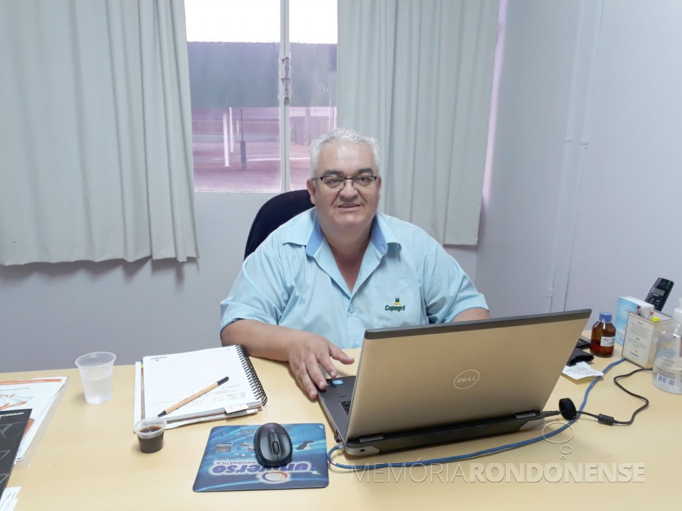 || Luiz Carlos Rodrigues que completou 40 anos como funcionário da Cooperativa Agroindustrial Copagril, em começo de setembro de 2018.
Imagem: Acervo pessoal - FOTO 13 -