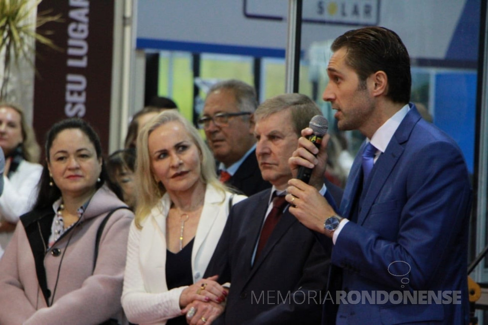 || Prefeito municipal Marcio Andrei Rauber procedendo a abertura oficial da ExpoRondon2019.
Ao lado direito do prefeito municipal, o deputado estadual Elio Rusch e esposa Alita e a Juíza de Direito da comarca de Marechal Cândido Rondon, Berenice Nassar. 
Imagem: Acervo Imprensa PM-MCR - FOTO 38 -
