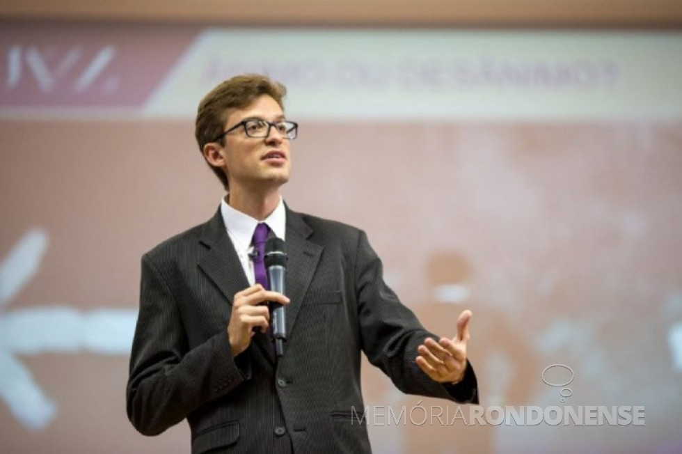 || Professor Arthur Schuller da Igreja, da Fundação Getúlio Vargas e assessor da FACIAP,  que proferiu palestra no auditório da Acimacar no encontro de empresários, em março de 2017.
Imagem: Acervo Faciap - FOTO 10 -