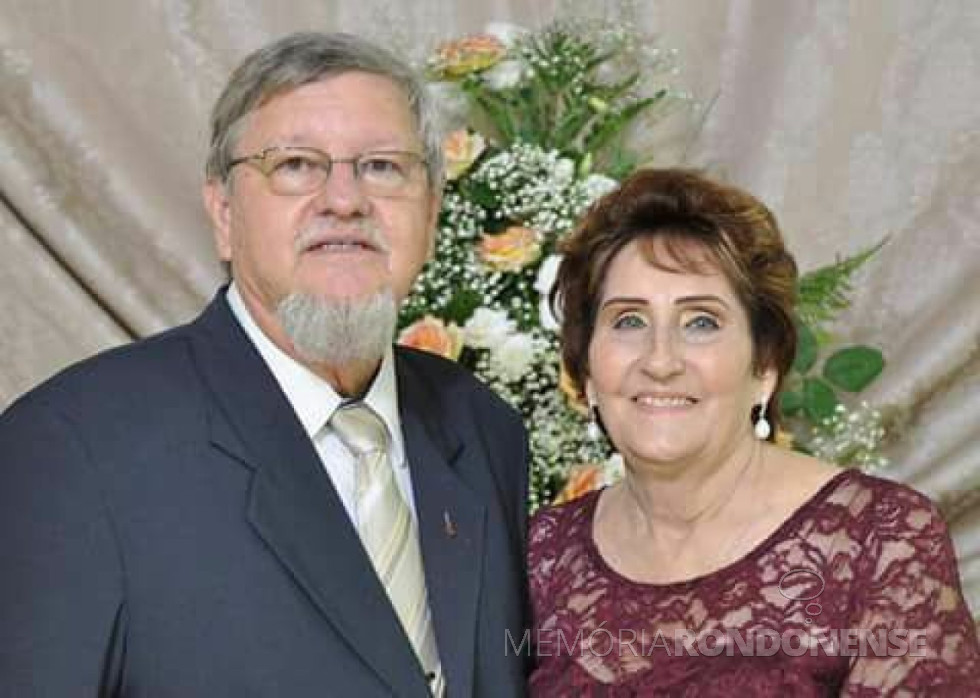 || Casal Romeu e Venilda Saatkamp que comemorou Bodas de Ouro, em janeiro de 2017.
Imagem: Acervo do casal no Facebook - FOTO 20 -