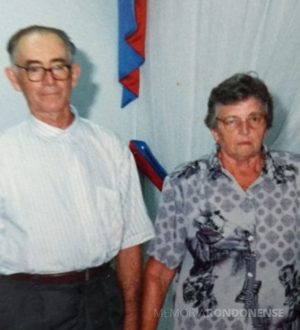 || Pioneira Edi Storck com o esposo Arnaldo, ela falecida em dezembro de 2001. 
Imagem: Acervo Alceu Storck - FOTO 8 - 