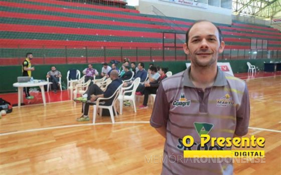 || Treinador Claudiomiro dos Santos da equipe Martin Luther/Sicoob/MCR convocado para auxíliar técnico da Seleção Brasileira, em julho de 2016.
Imagem: Acervo O Presente Digital - Crédito: Joni Lang