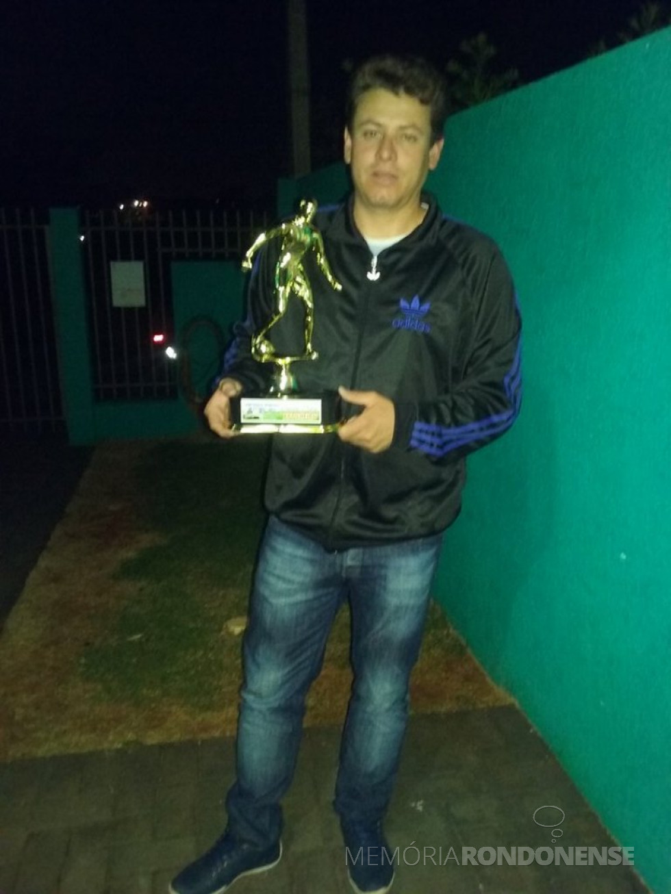 || Leandro Ferreira, da equipe AACC/Copagril, goleador da série Prata, do Campeonato Municipal Amador 2017, com oito gols
Imagem: Acervo pessoal - FOTO 17 -