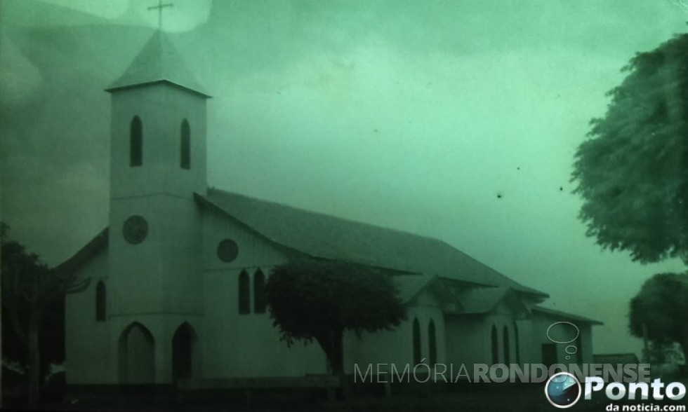 || Primeira igreja paroquial Nossa Senhora Aparecida, de Mercedes, criada em julho de 1966. 
Imagem: Acervo Ponto de Notícia - FOTO 2 - 