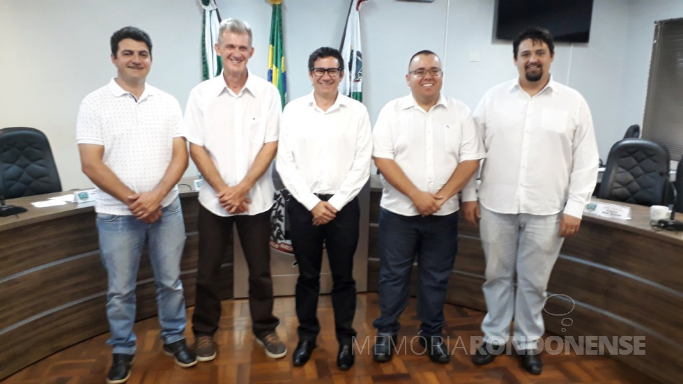 || Composição da Mesa Executiva da Câmara Municipal de Marechal Cândido Rondon para o biênio 2019/2020.
Da esquerda à direita: vereadores Adriano Backes, 2º secretário; Adelar Neumann, 1º secretário; Claudio Kohler, presidente; Cleiton Freitag, vice-presidente; e Josoé Pedralli, membro suplente.
Imagem: Acervo Imprensa CM-MCR - Crédito: Cristiano Marlon Viteck - FOTO 24 -
-