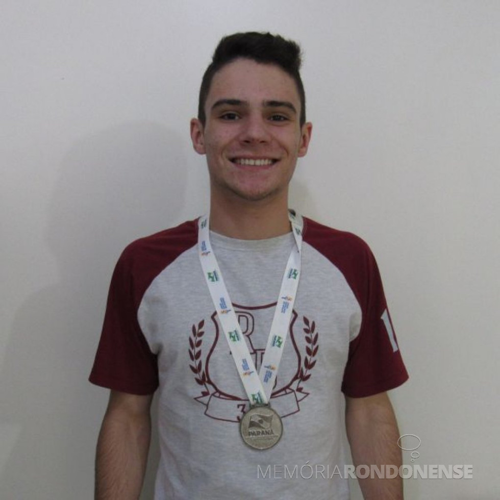 || Judoca Gabriel Bombardelli vice campeão do Paraná na categoria até 66 quilos, nos Jogos Escolares do Paraná, em agosto de 2017.
Imagem: Acervo Olho na Bola - FOTO 12 -